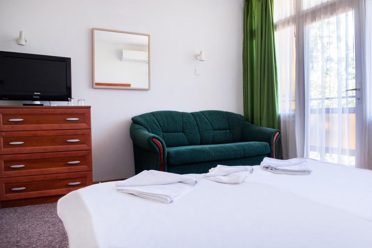 Ce Napfeny Hotel Siofok Bagian luar foto