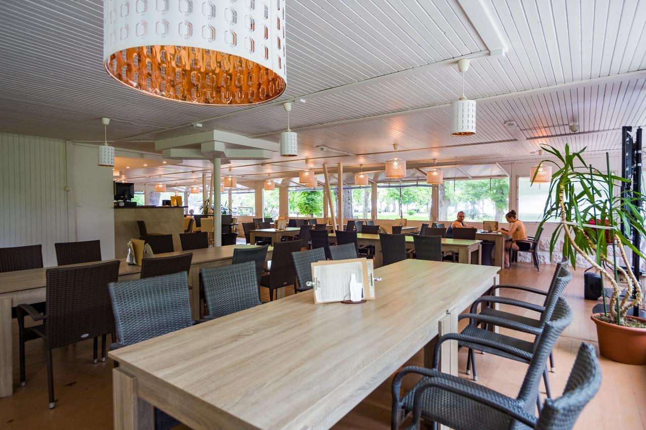 Ce Napfeny Hotel Siofok Bagian luar foto
